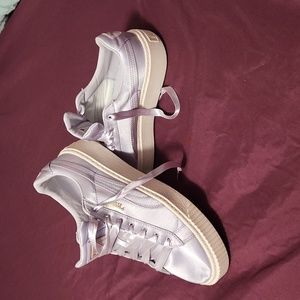 EUC PUMA Women’s Basket platform sneaker “thistle” - lavender satin 365719-02